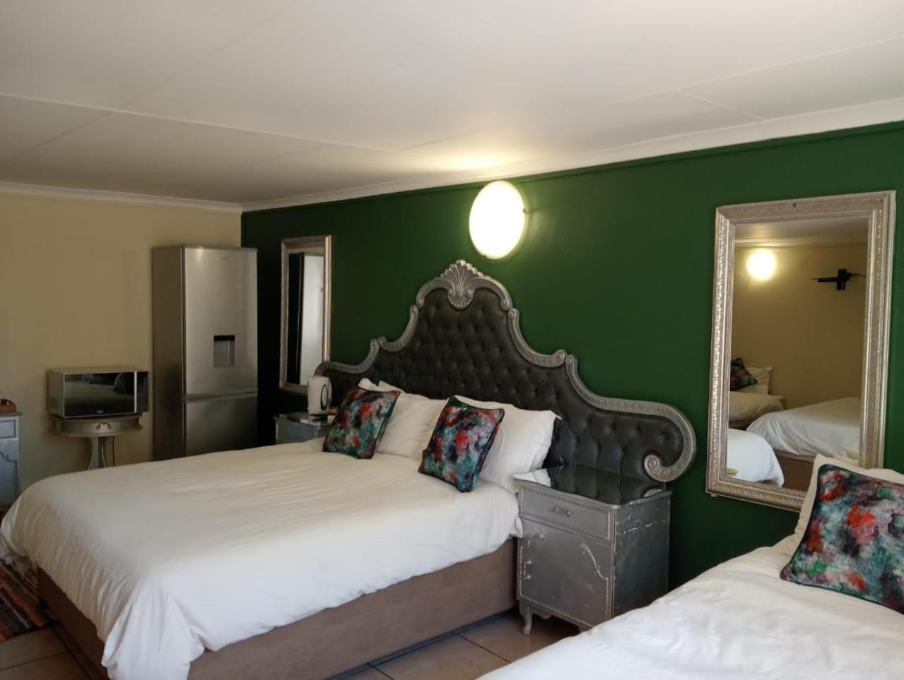 Villa De La Rosa Klerksdorp Bagian luar foto
