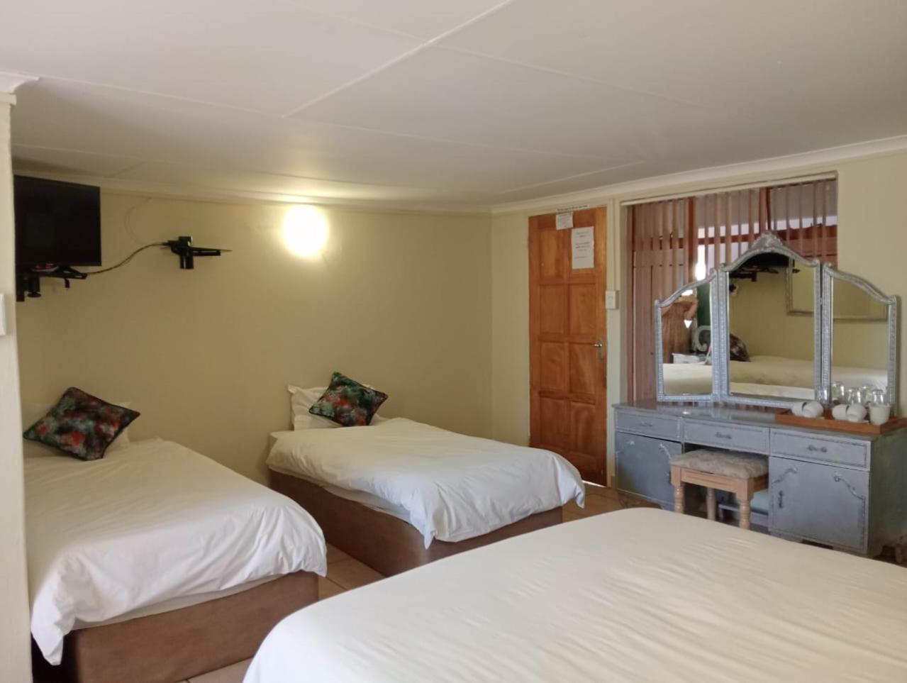Villa De La Rosa Klerksdorp Bagian luar foto