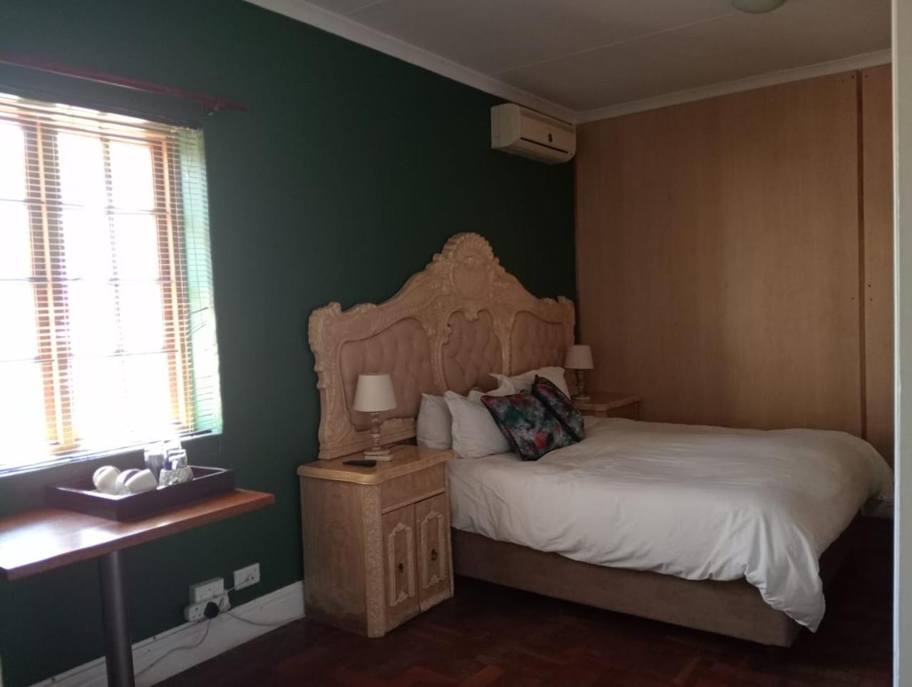 Villa De La Rosa Klerksdorp Bagian luar foto